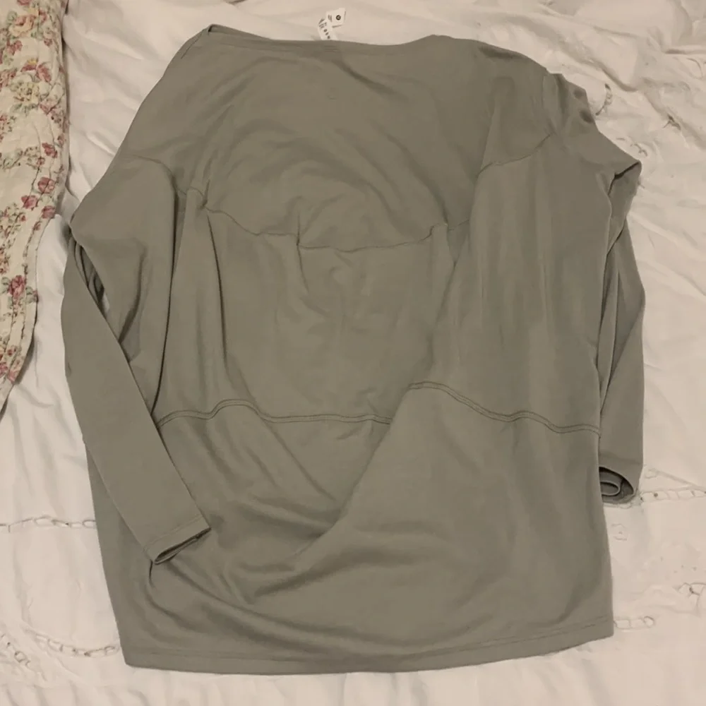 Lululemon Back in Action Long Sleeve Shirt *Nulu colour Raw Linen size 2 - Picture 5 of 5